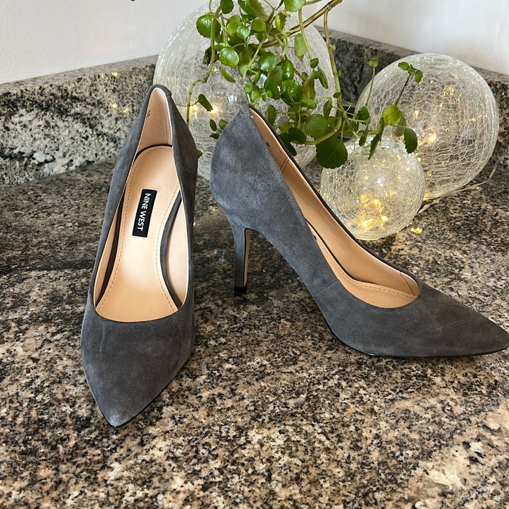 Nine West Grey Suede Pumps